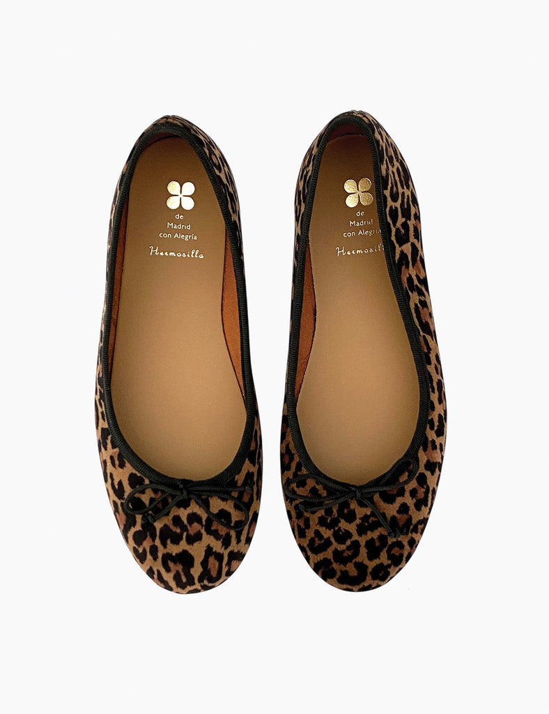 Image of ballet flats in leopard on a white background.