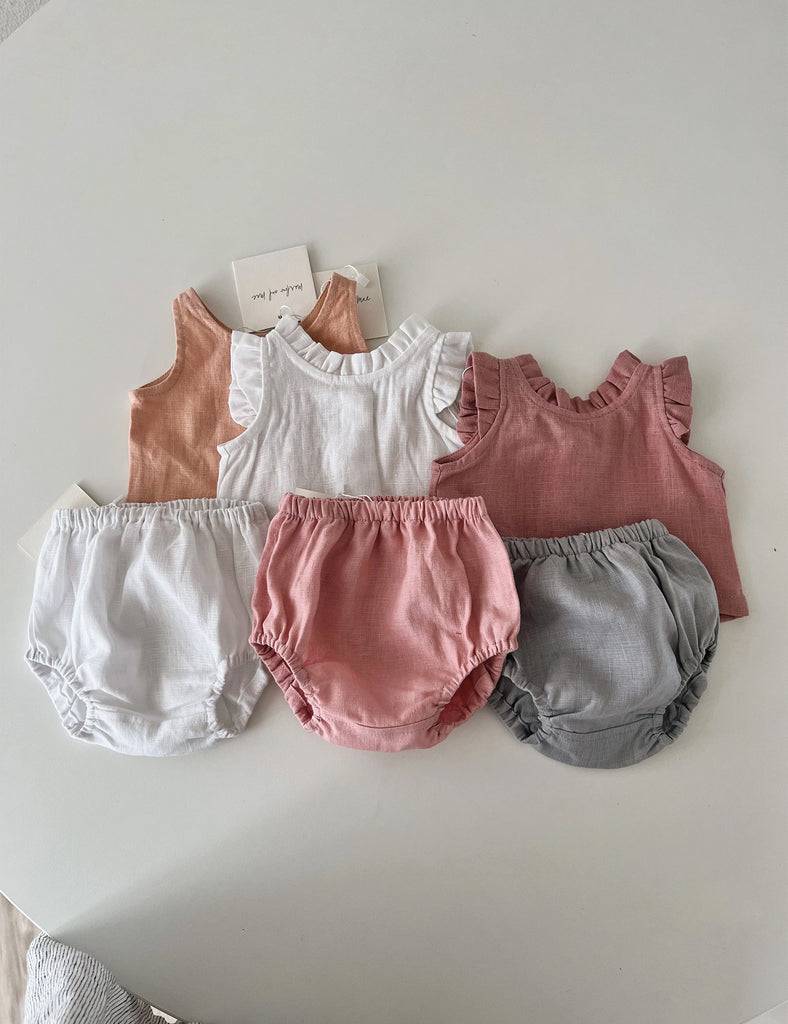 Image of Baby Set in White Linen