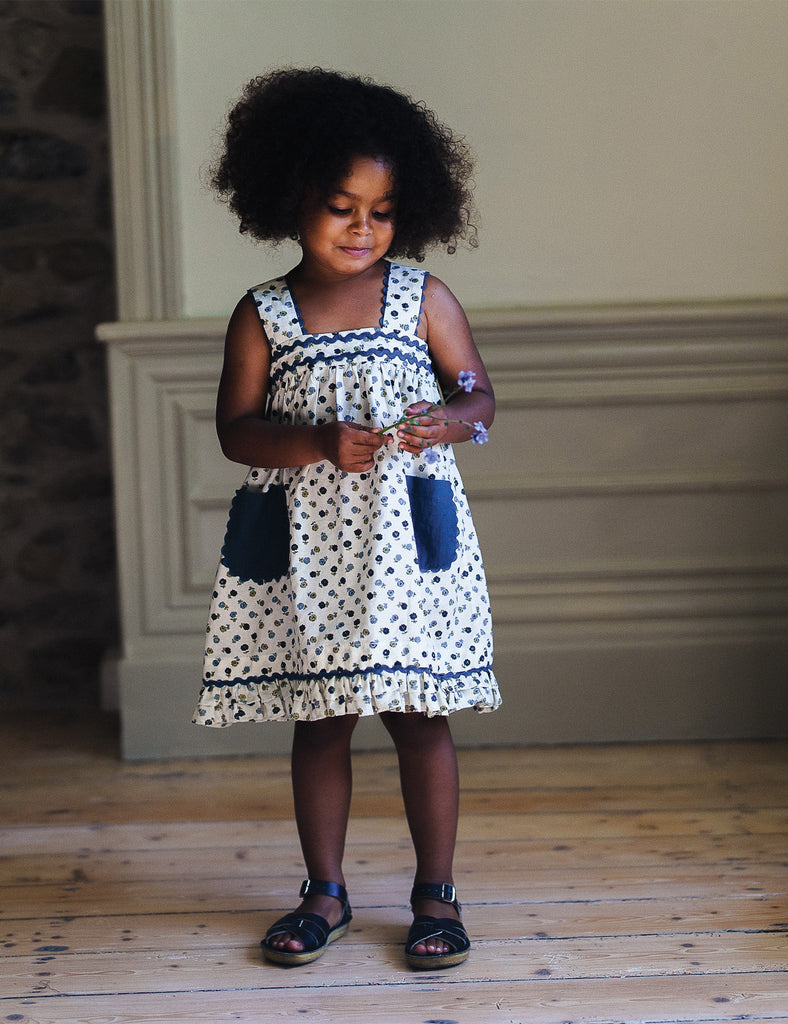 image of greta pinafore in daisy floral